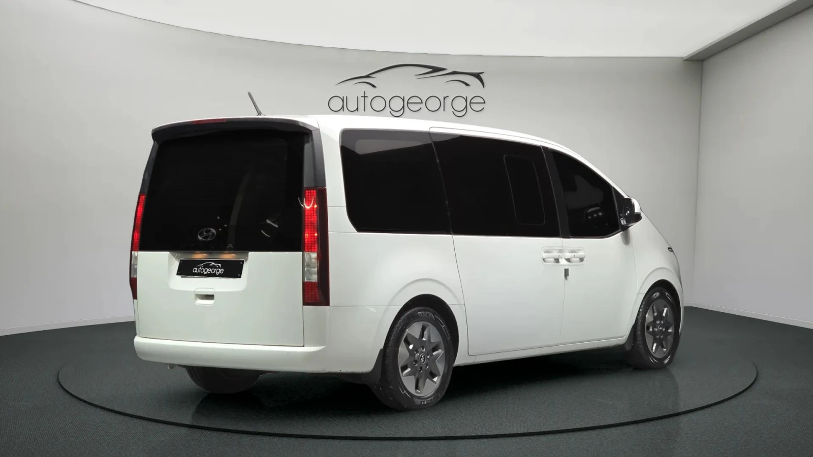 Hyundai Staria L3.5 Tourer 9seater autogeorge.com - изображение 2