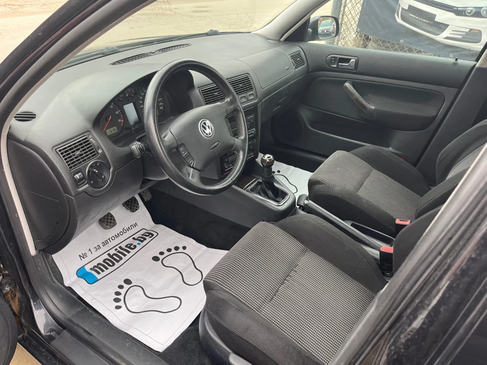 VW Golf 1.8T - GTI - 180к.с. - SWISS - 6 скорости - XENON, снимка 7 - Автомобили и джипове - 53488877