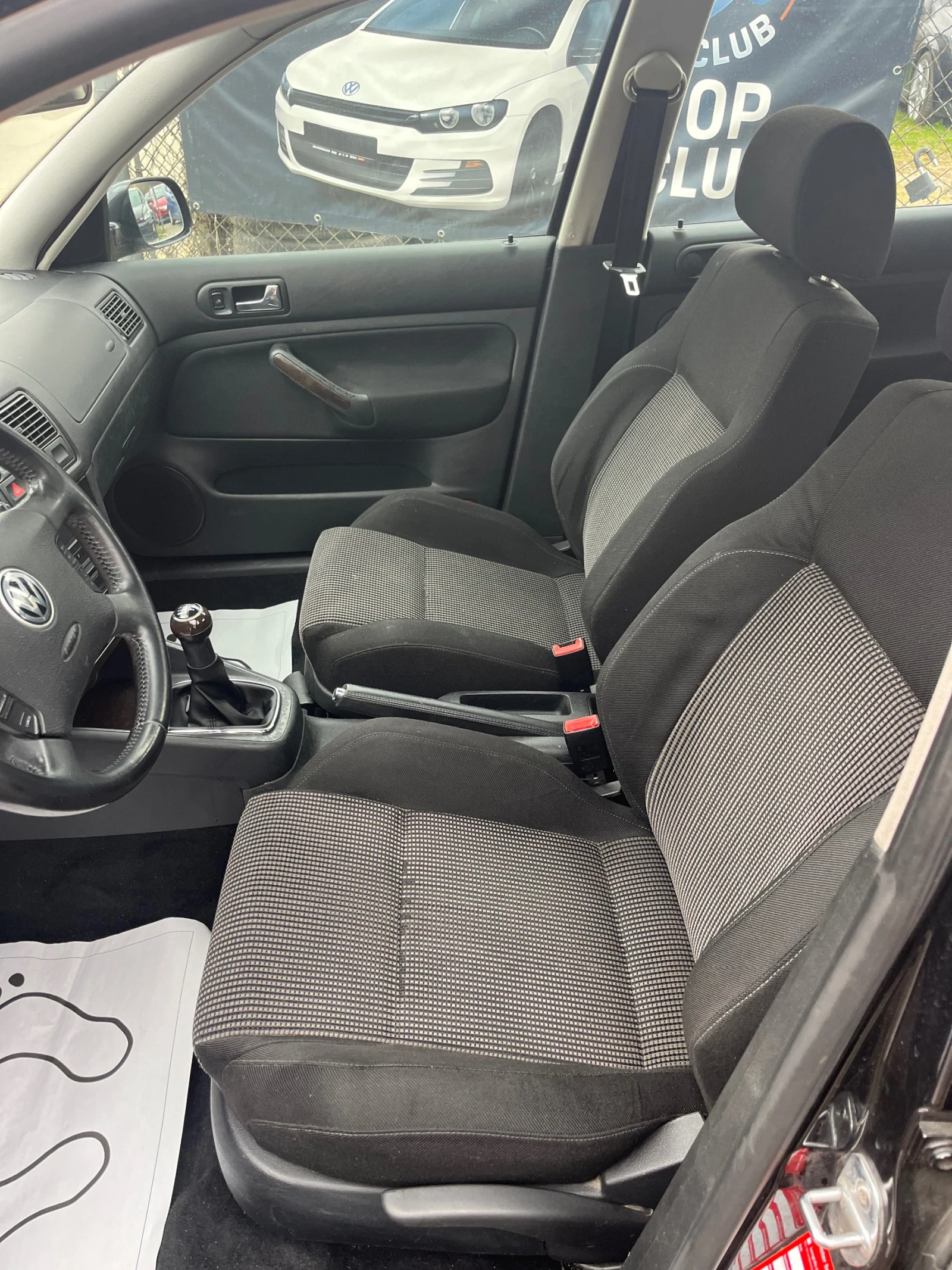 VW Golf 1.8T - GTI - 180к.с. - SWISS - 6 скорости - XENON, снимка 8 - Автомобили и джипове - 53488877