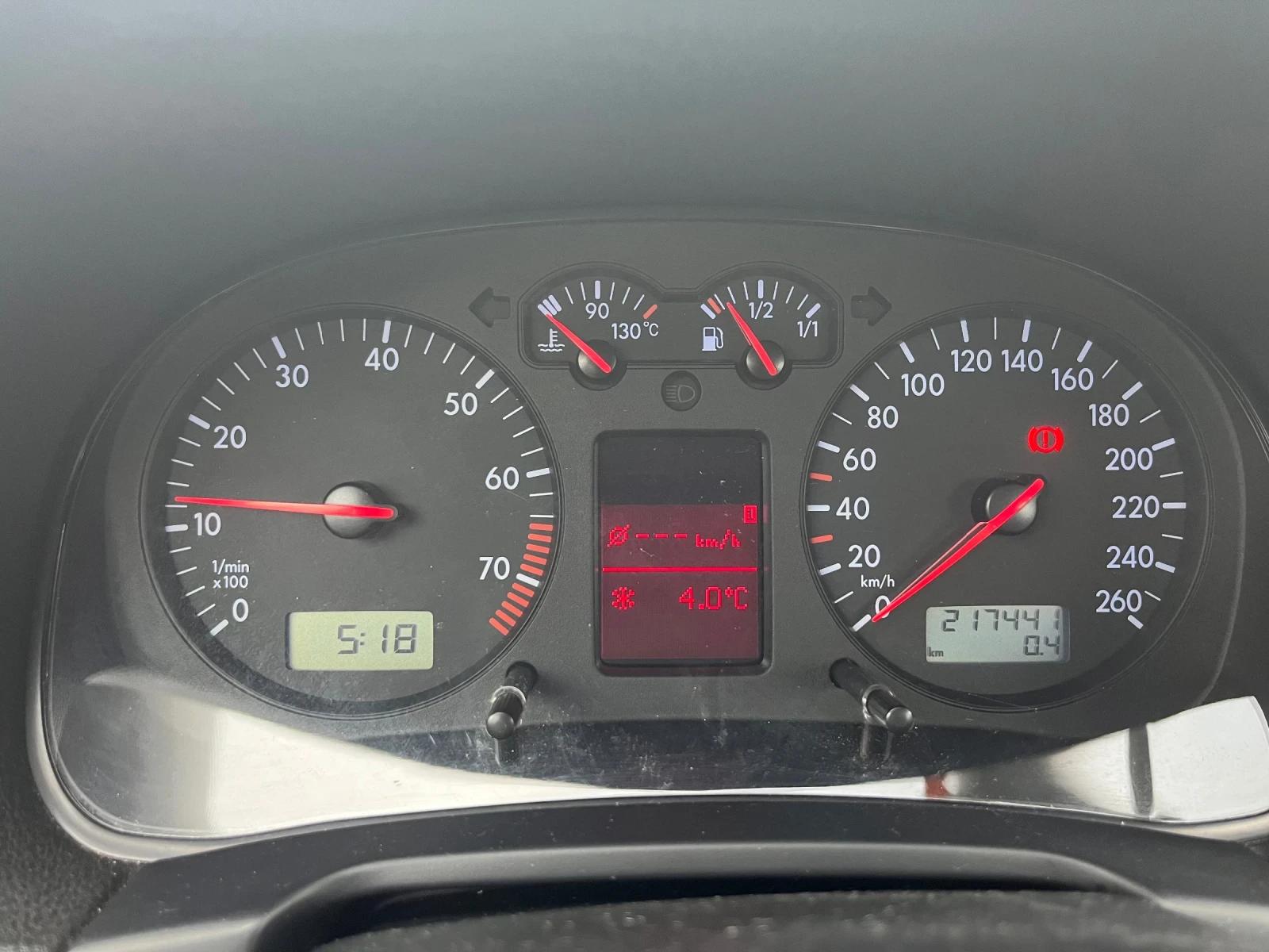 VW Golf 1.8T - GTI - 180к.с. - SWISS - 6 скорости - XENON, снимка 13 - Автомобили и джипове - 53488877