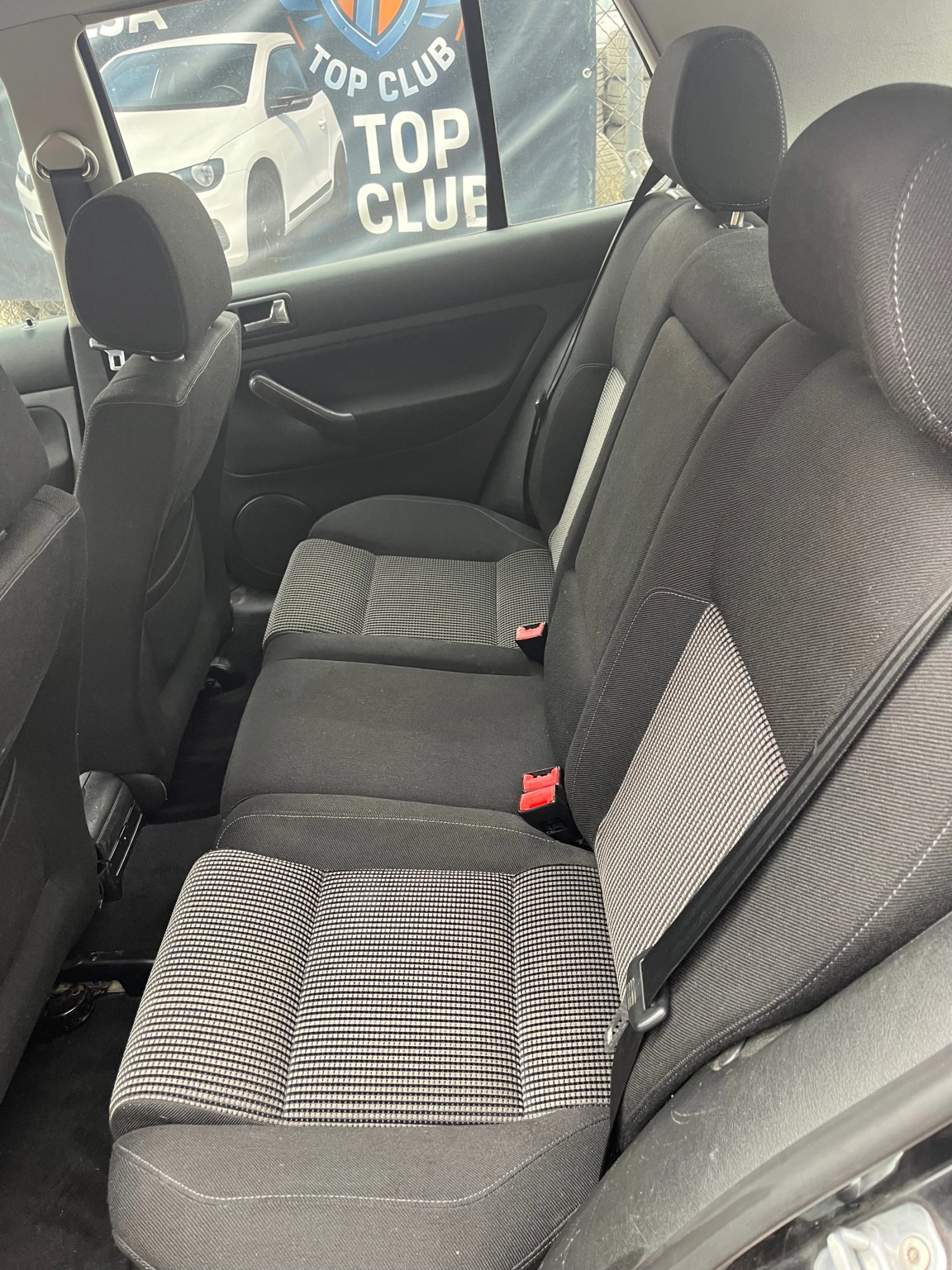 VW Golf 1.8T - GTI - 180к.с. - SWISS - 6 скорости - XENON, снимка 9 - Автомобили и джипове - 53488877