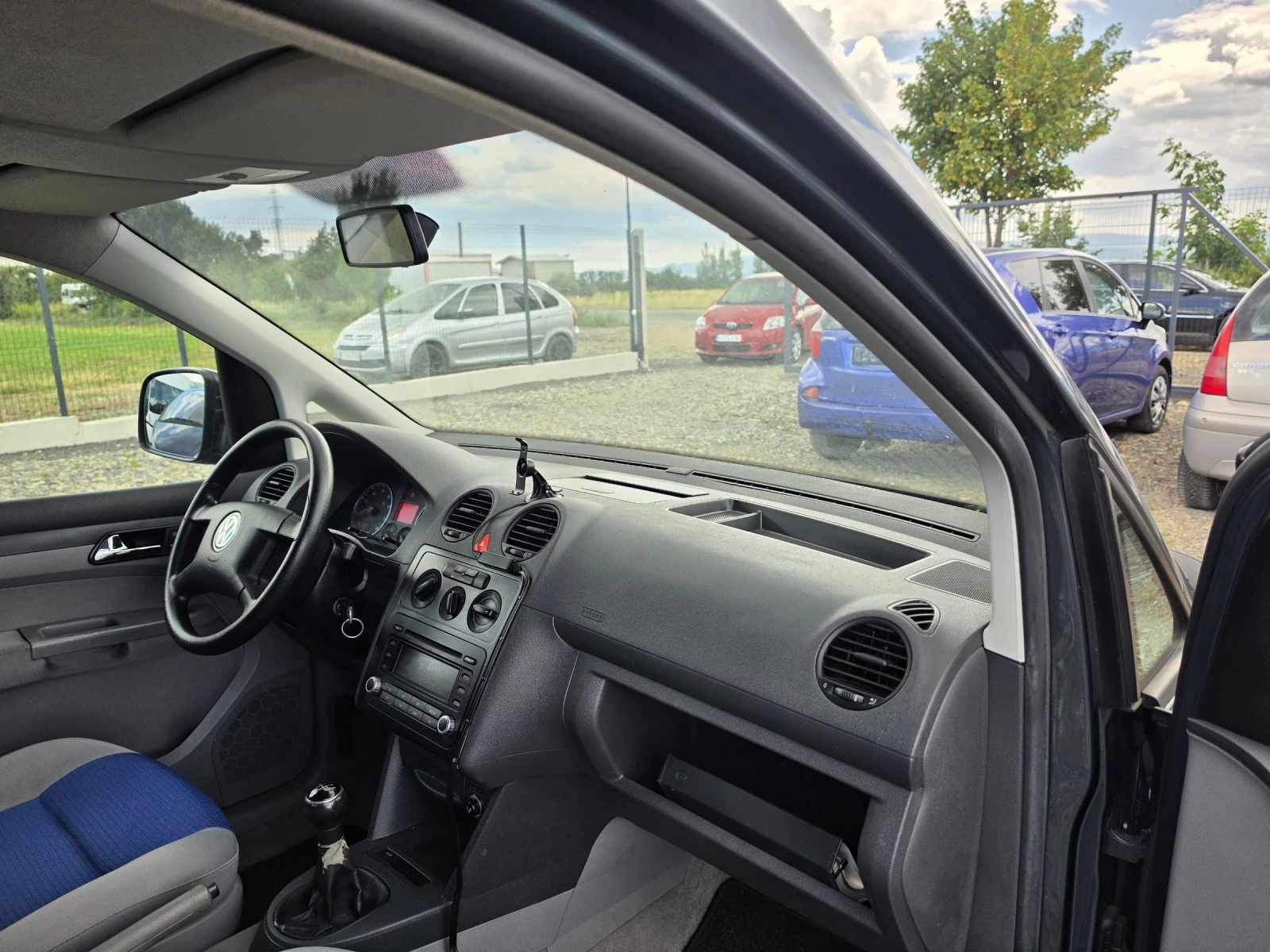 VW Caddy 1.6 102, снимка 13 - Автомобили и джипове - 54896172