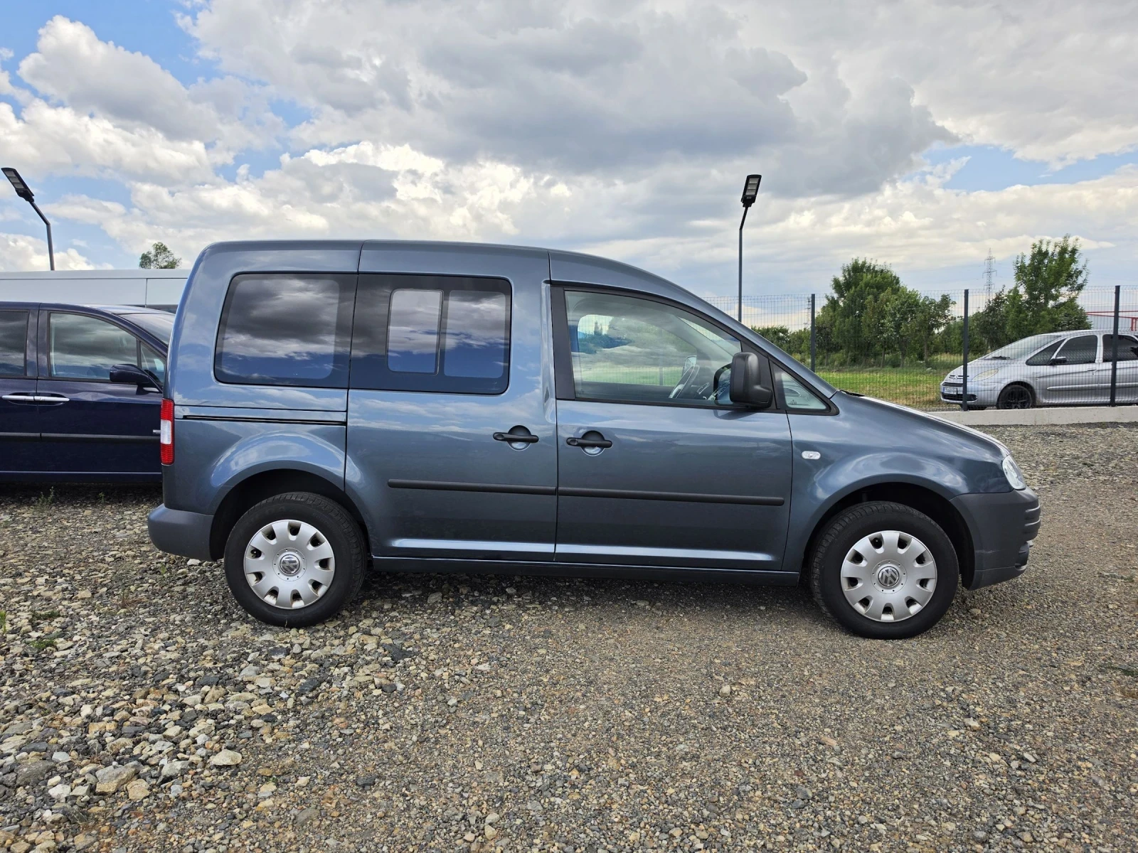 VW Caddy 1.6 102, снимка 7 - Автомобили и джипове - 54896172