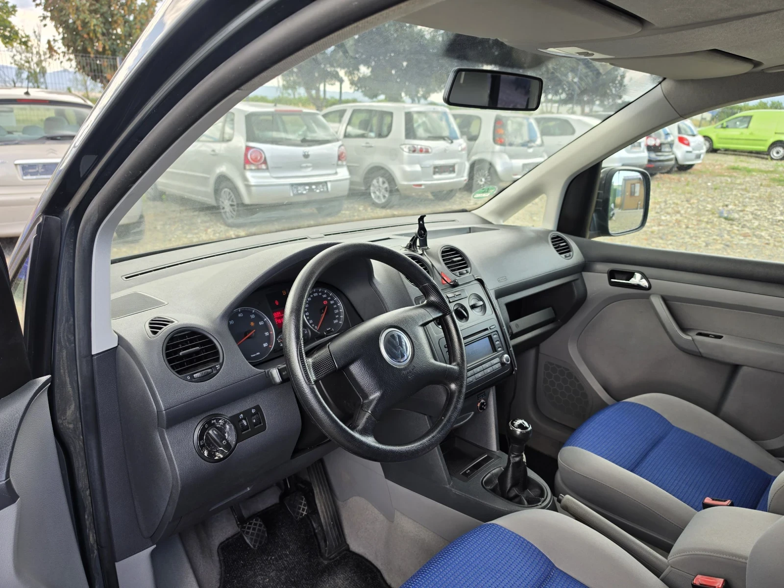 VW Caddy 1.6 102, снимка 10 - Автомобили и джипове - 54896172
