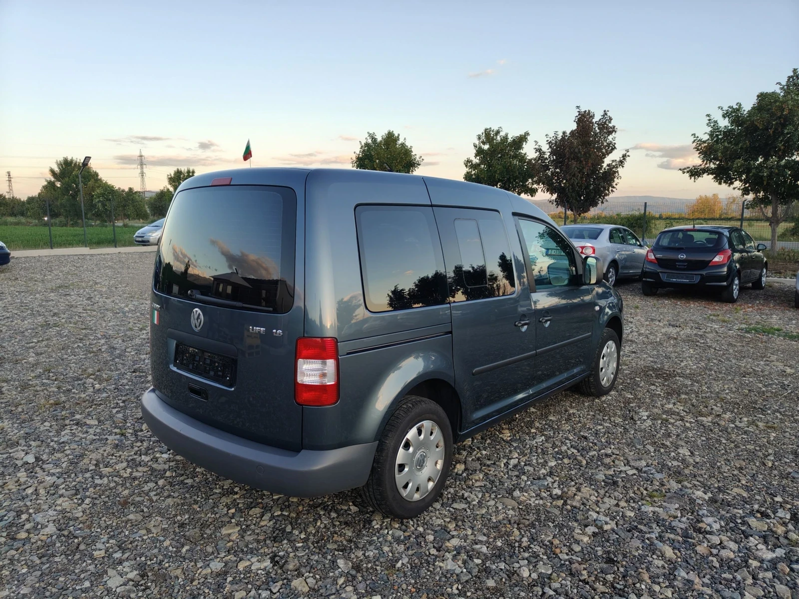 VW Caddy 1.6 102, снимка 7 - Автомобили и джипове - 54896172