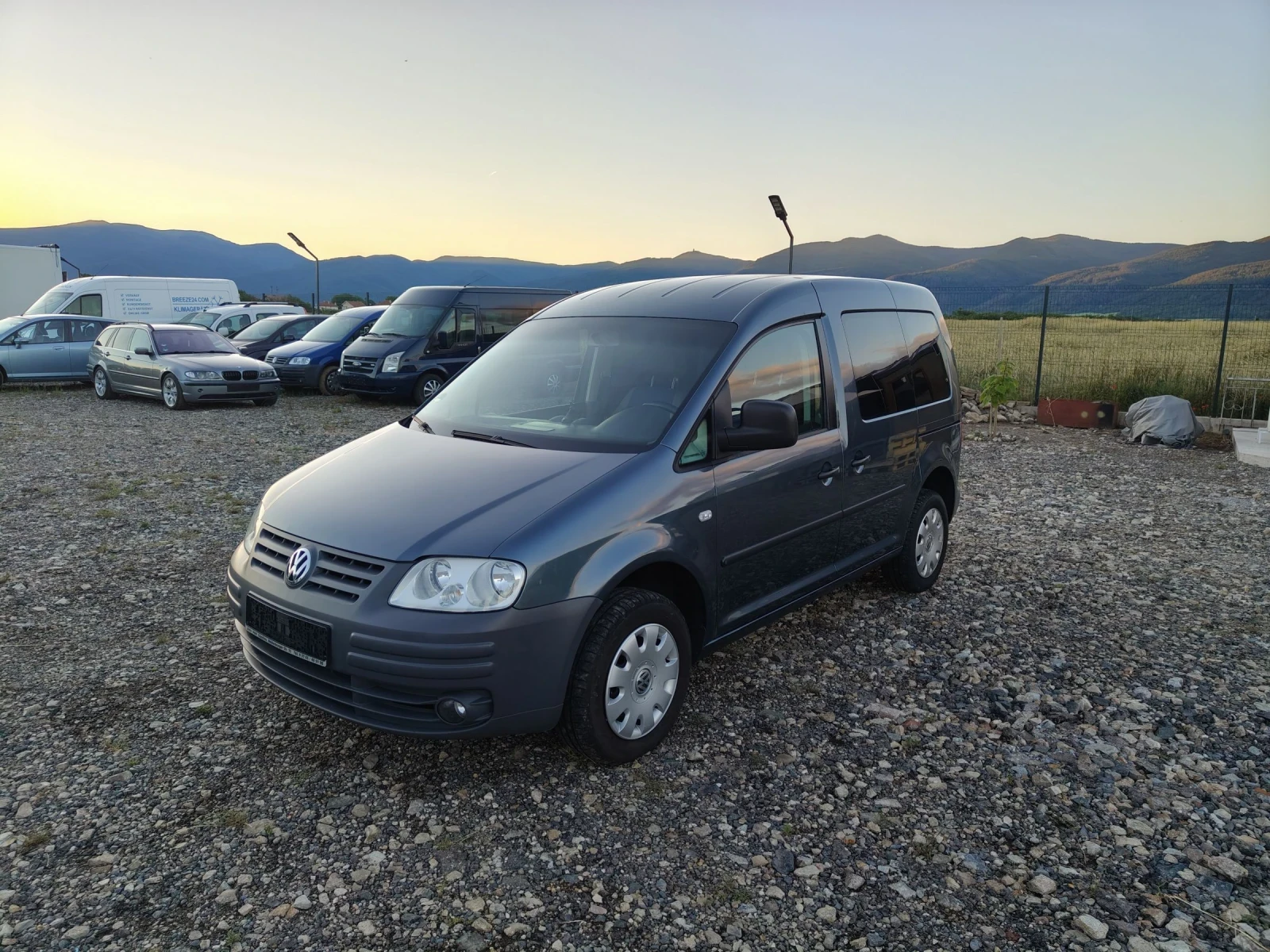 VW Caddy 1.6 102, снимка 3 - Автомобили и джипове - 54896172