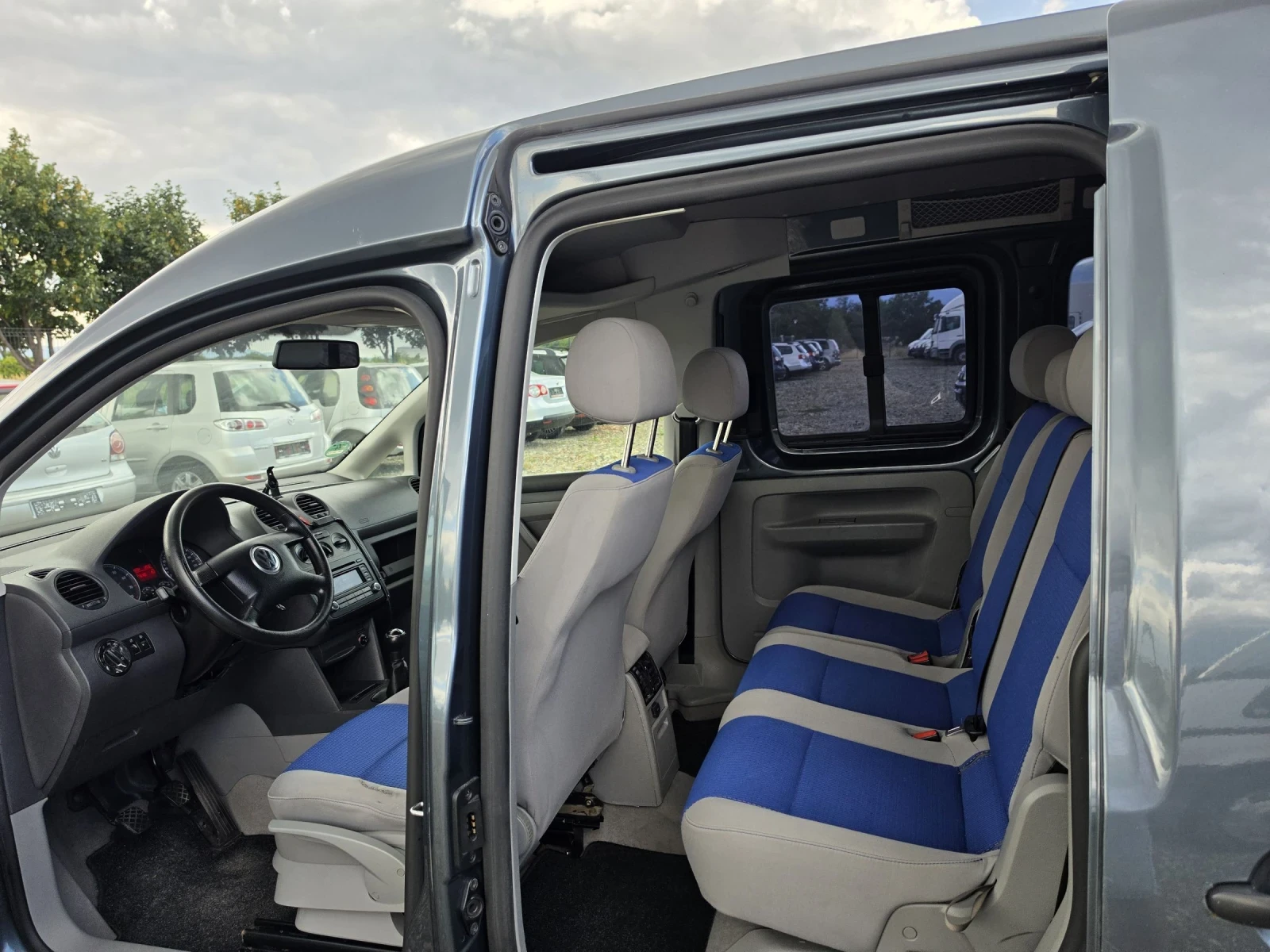 VW Caddy 1.6 102, снимка 12 - Автомобили и джипове - 54896172