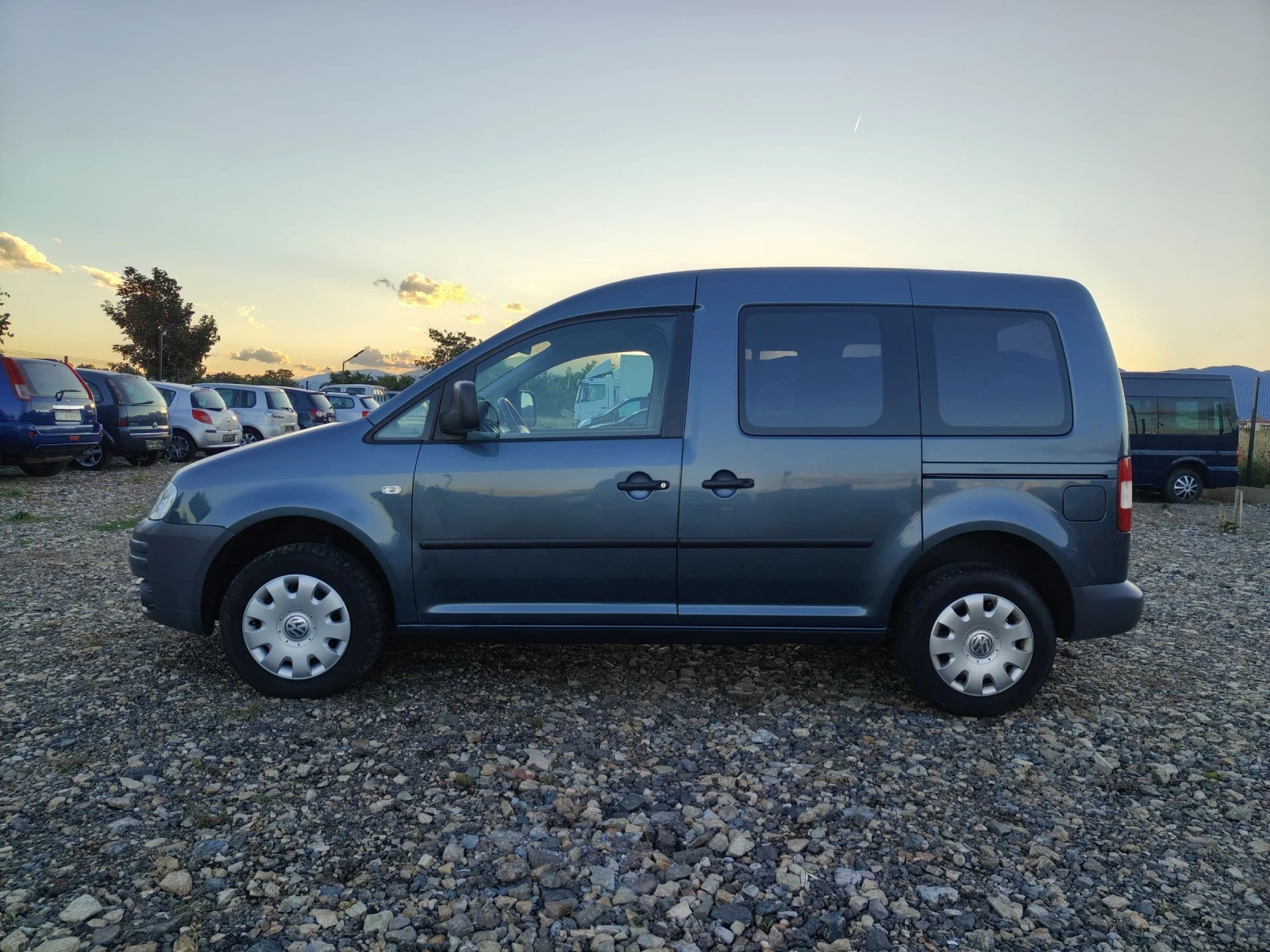 VW Caddy 1.6 102, снимка 4 - Автомобили и джипове - 54896172