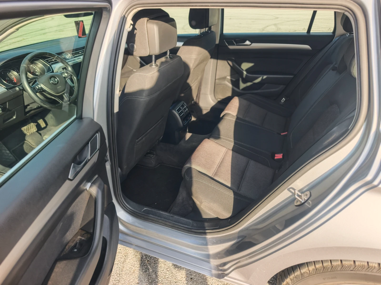 VW Passat 2.0 TDI, снимка 8 - Автомобили и джипове - 56180304