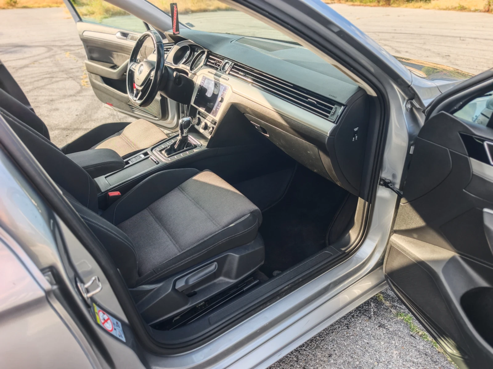 VW Passat 2.0 TDI, снимка 10 - Автомобили и джипове - 56180304