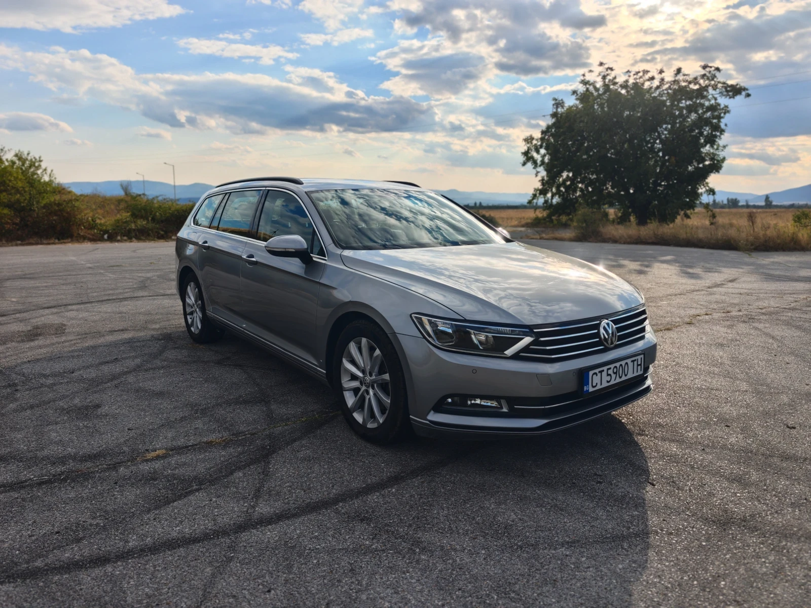 VW Passat 2.0 TDI, снимка 2 - Автомобили и джипове - 56180304