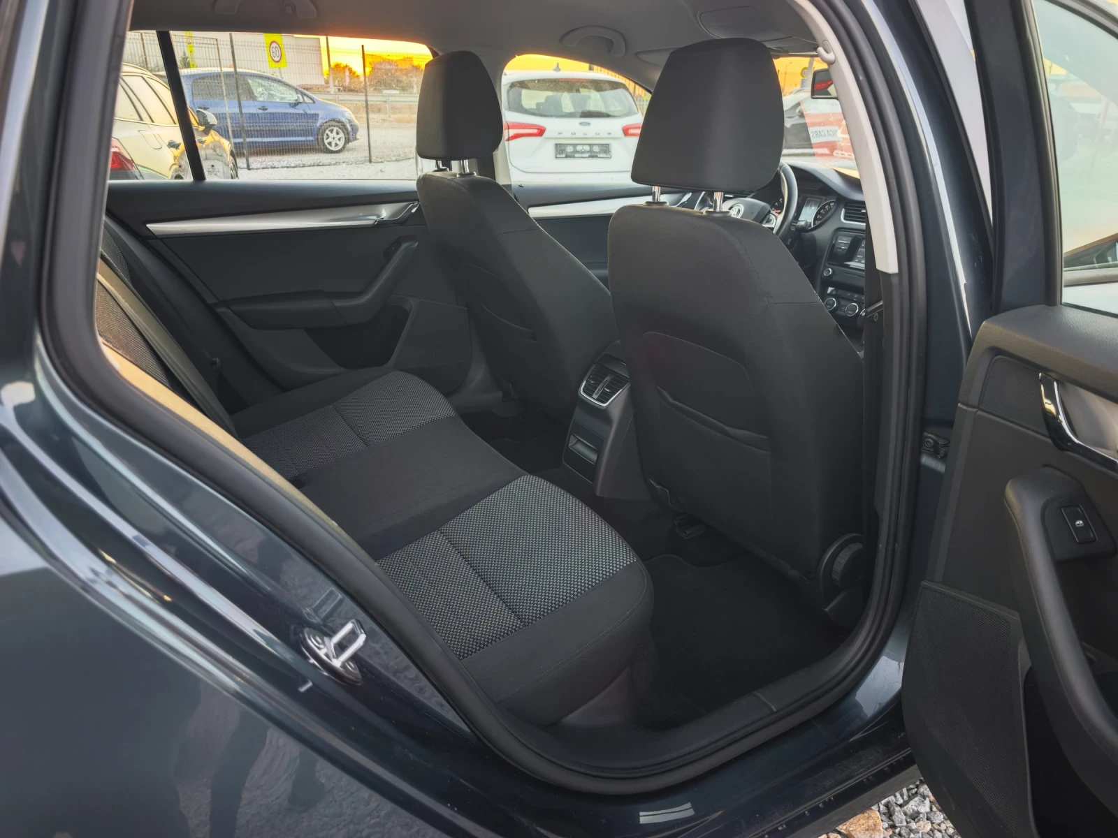 Skoda Octavia 1.6TDI 4X4 110�.� | Mobile.bg � ����������� 14