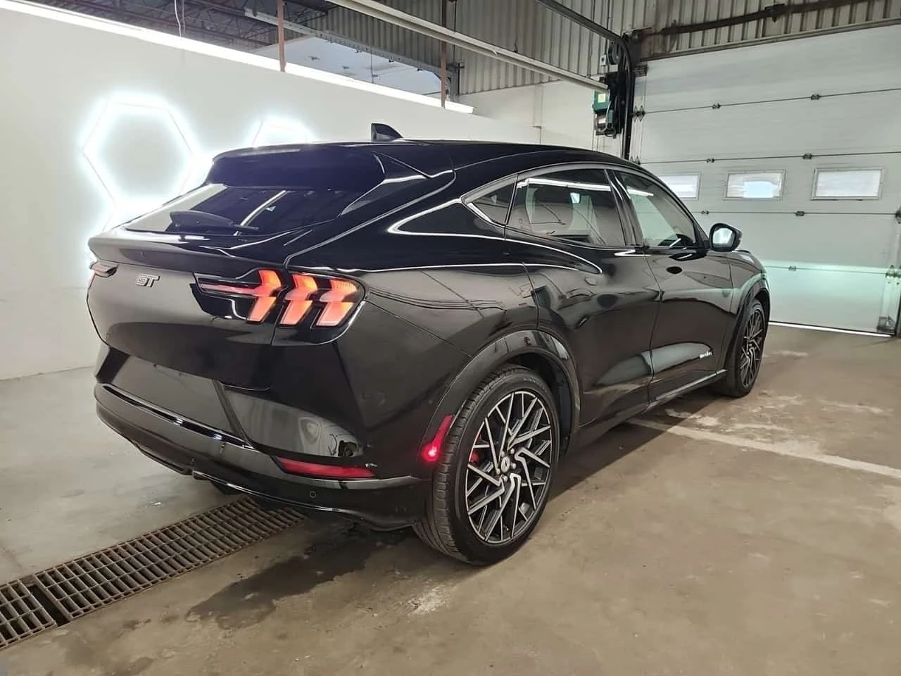 Ford Mustang Mach-E GT PERFORMANCE EDITION  CARFAX, снимка 3 - Автомобили и джипове - 56340801
