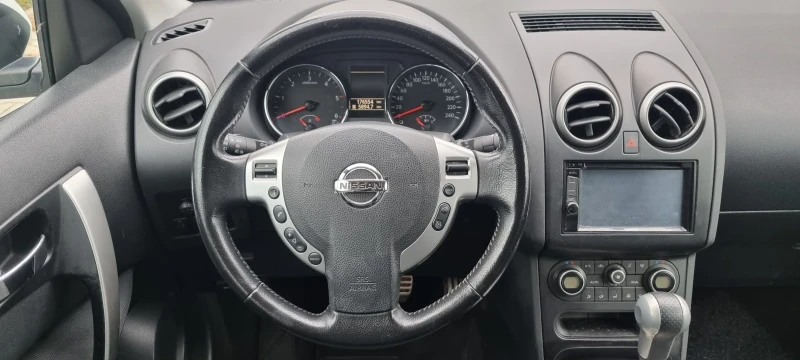 Nissan Qashqai 2.0dci 4x4 Авоматик, снимка 9 - Автомобили и джипове - 46117773