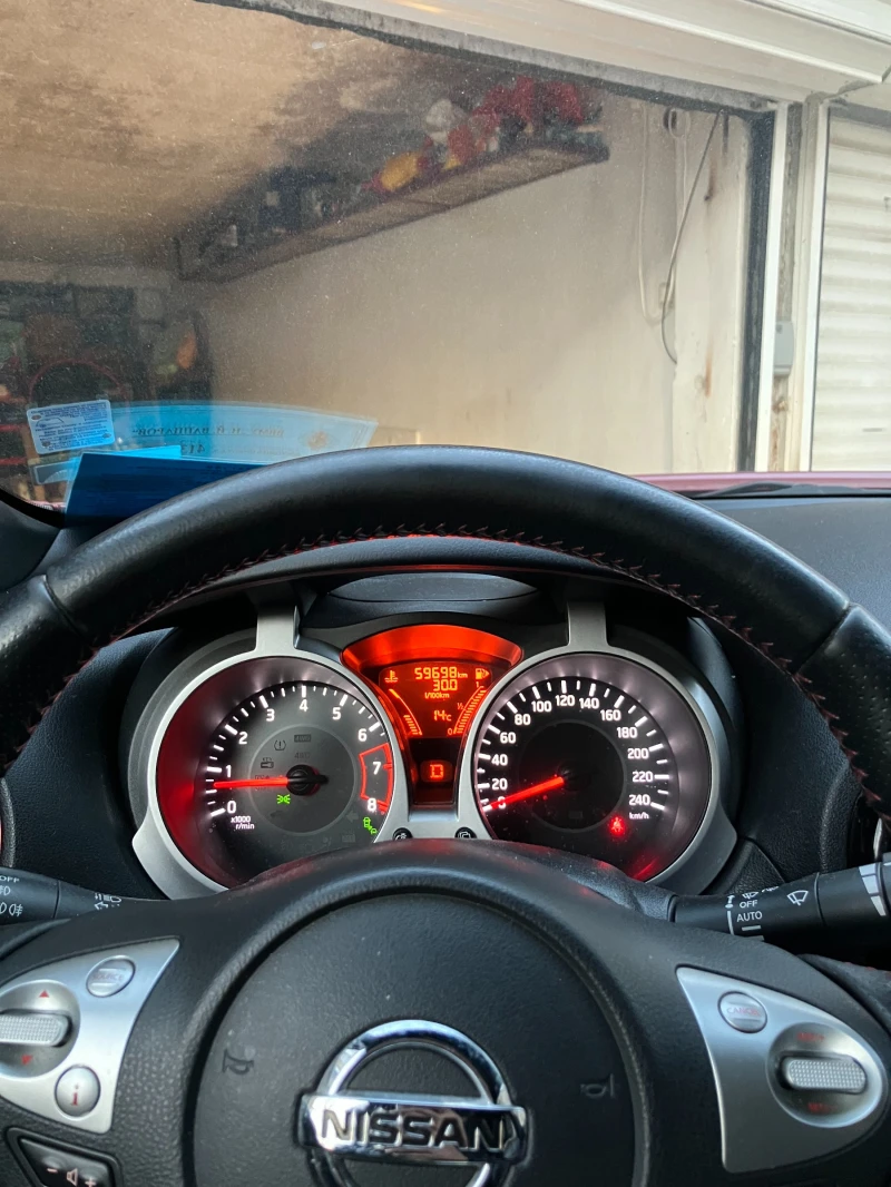 Nissan Juke 1.6i, снимка 5 - Автомобили и джипове - 49420379