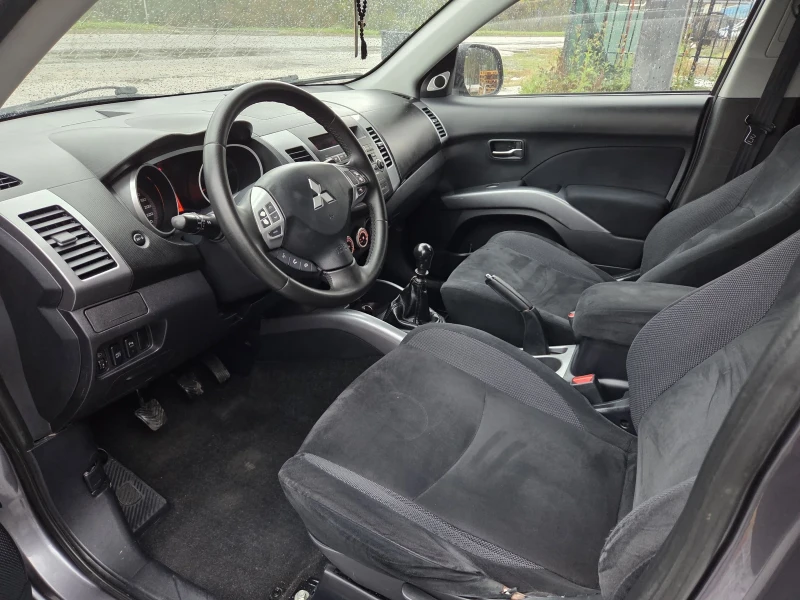 Mitsubishi Outlander 2, 2 tdi 163 hp 7-местен, снимка 13 - Автомобили и джипове - 52562994