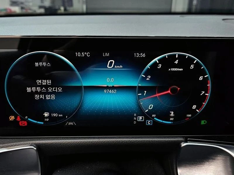 Mercedes-Benz GLB 220, снимка 8 - Автомобили и джипове - 56737318