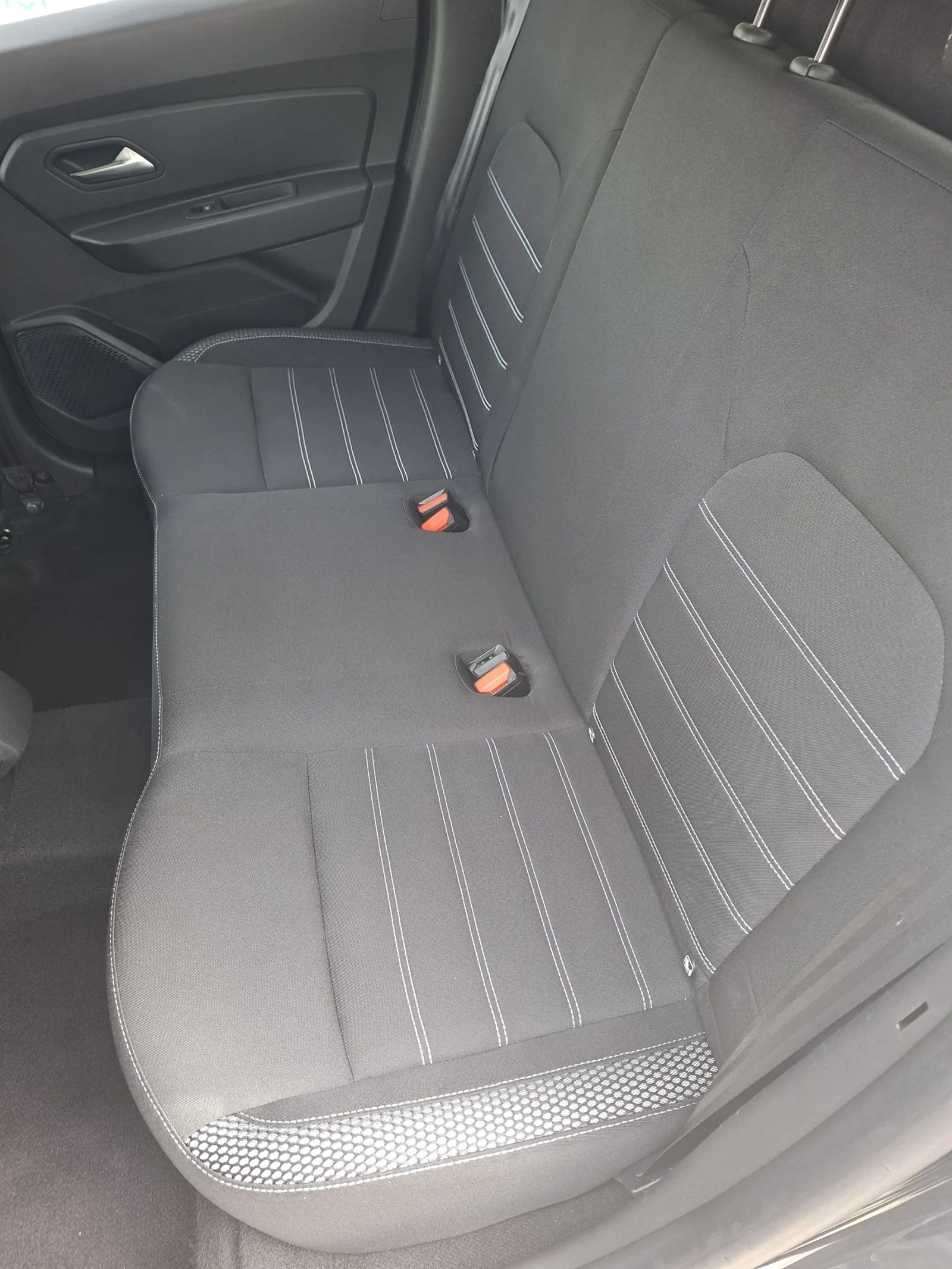 Dacia Duster 1.5 NAVI 4X4, снимка 10 - Автомобили и джипове - 53903032