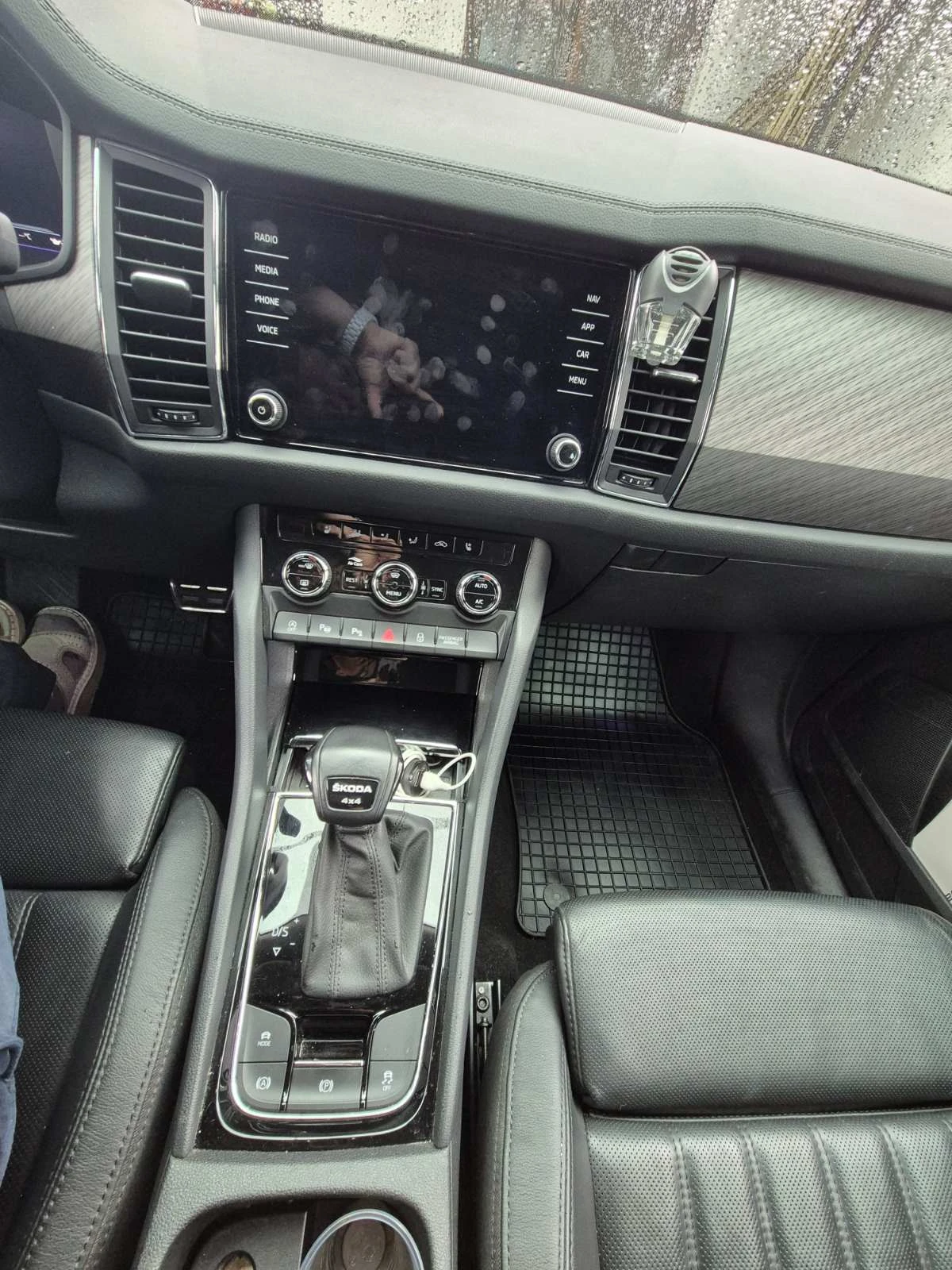 Skoda Kodiaq 2.0 TSI /140 kw/, 7DSG, 4X4, снимка 10 - Автомобили и джипове - 54376446