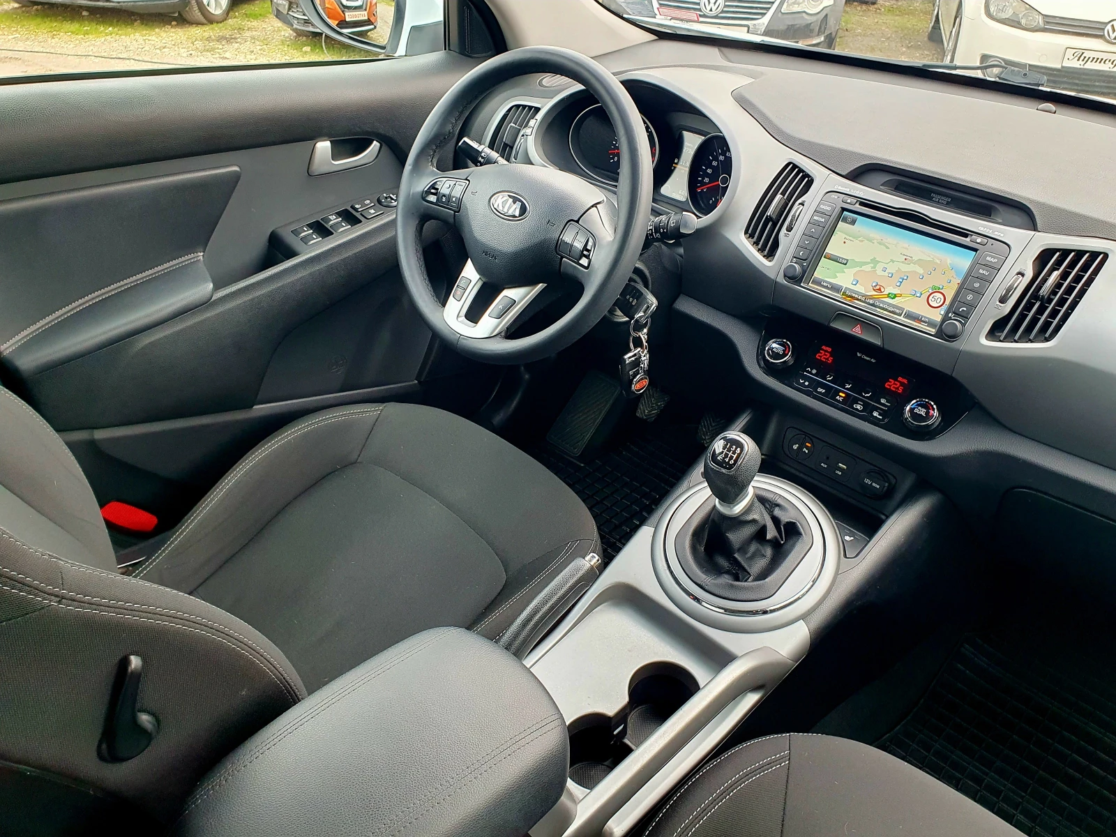 Kia Sportage 1.6i LED КАМЕРА NAVI ПОДГРЕВ НОВИ ЗИМНИ ГУМИ, снимка 7 - Автомобили и джипове - 54403757
