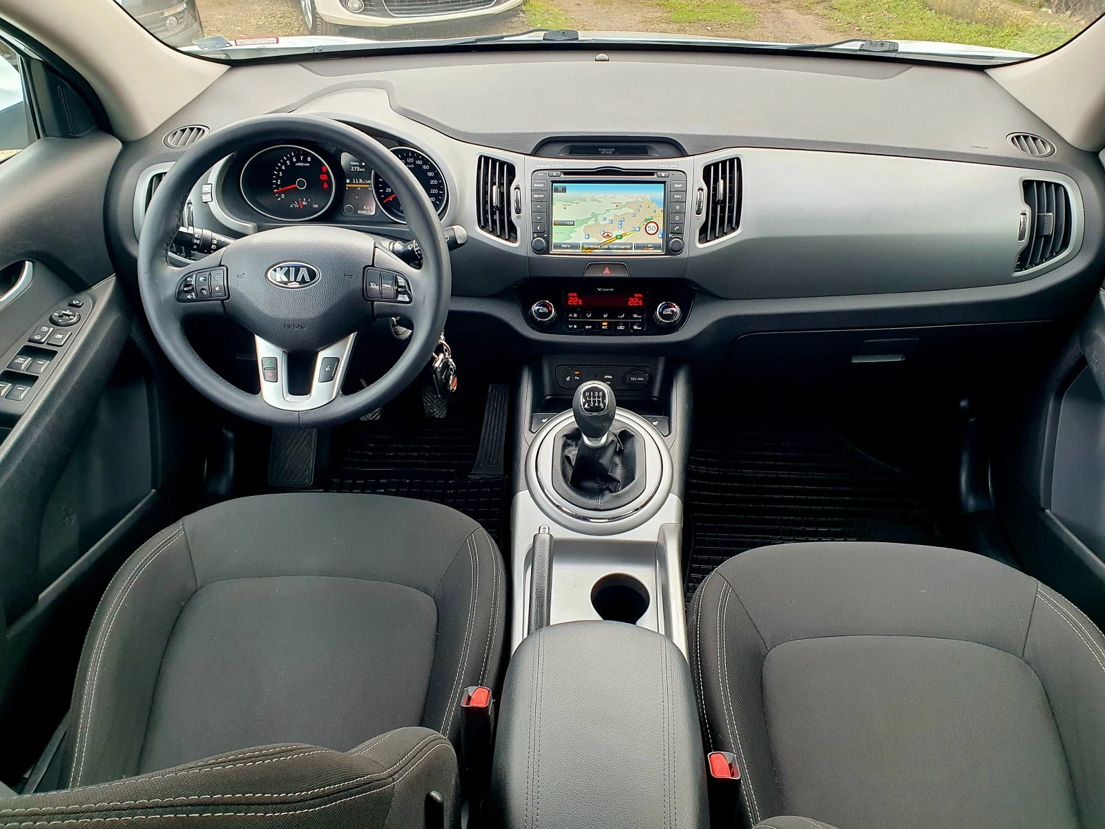 Kia Sportage 1.6i LED КАМЕРА NAVI ПОДГРЕВ НОВИ ЗИМНИ ГУМИ, снимка 8 - Автомобили и джипове - 54403757