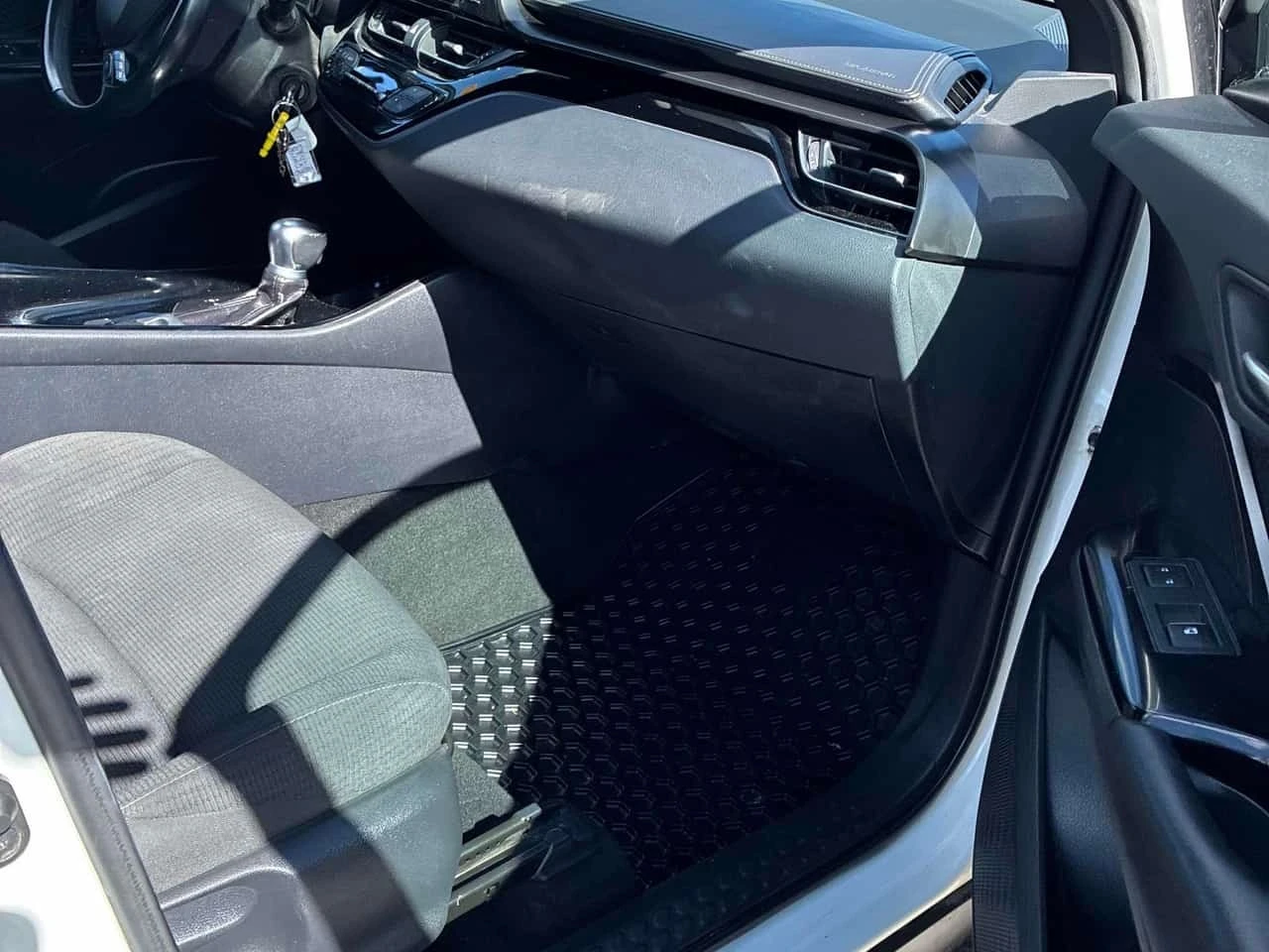 Toyota C-HR * FWD * CARFAX *  | Mobile.bg � ����������� 14