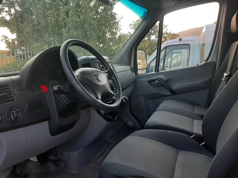 VW Crafter КЛИМАТРОНИК, снимка 14 - Бусове и автобуси - 46956878