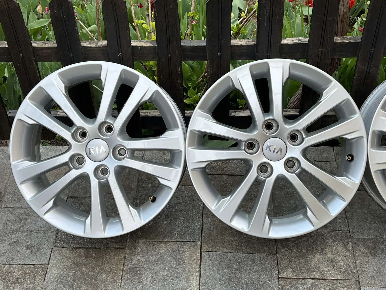 ������ �� Kia | Mobile.bg � ����������� 4