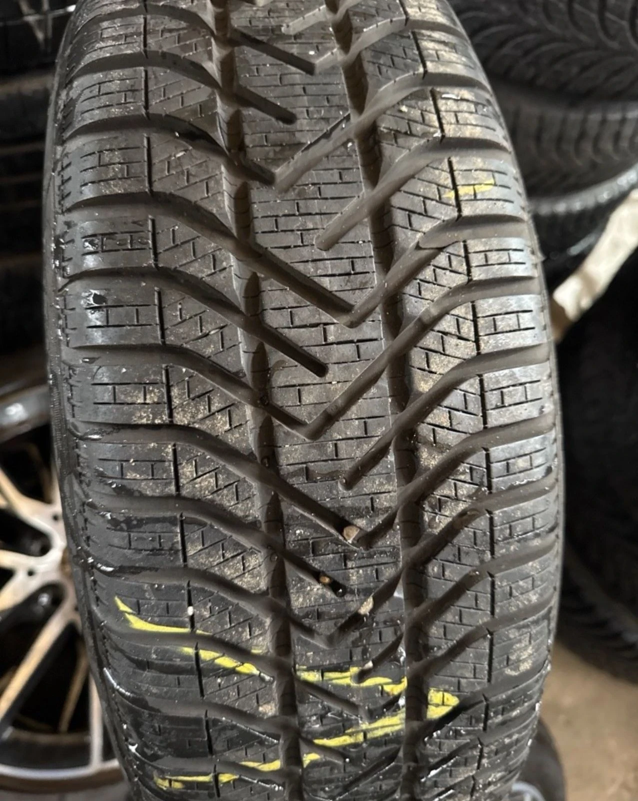 Гуми с джанти Pirelli 195/55R17, снимка 3 - Гуми и джанти - 55888220