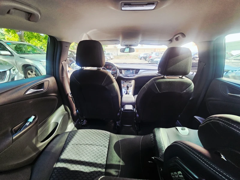 Opel Astra К 150hp - Обслужена -, снимка 10 - Автомобили и джипове - 51055430