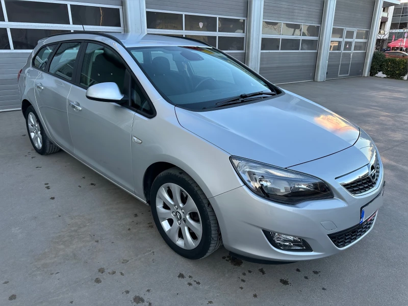 Opel Astra 1.7CDTI, снимка 2 - Автомобили и джипове - 52450307