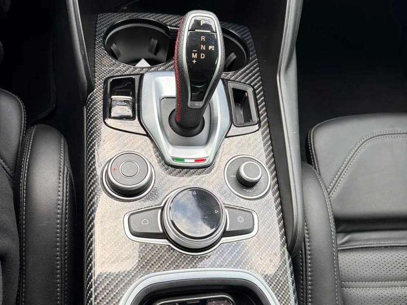 Alfa Romeo Giulia * Estrema * CARFAX * БЕЗ ПЪРВОНАЧАЛНА ВНОСКА, снимка 16 - Автомобили и джипове - 53048089