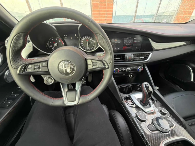 Alfa Romeo Giulia * Estrema * CARFAX * БЕЗ ПЪРВОНАЧАЛНА ВНОСКА, снимка 9 - Автомобили и джипове - 53048089