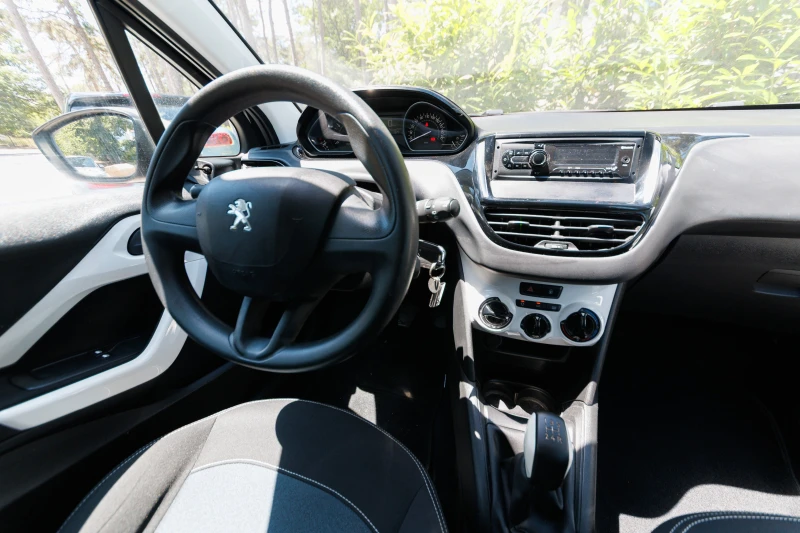 Peugeot 208, снимка 12 - Автомобили и джипове - 53111067