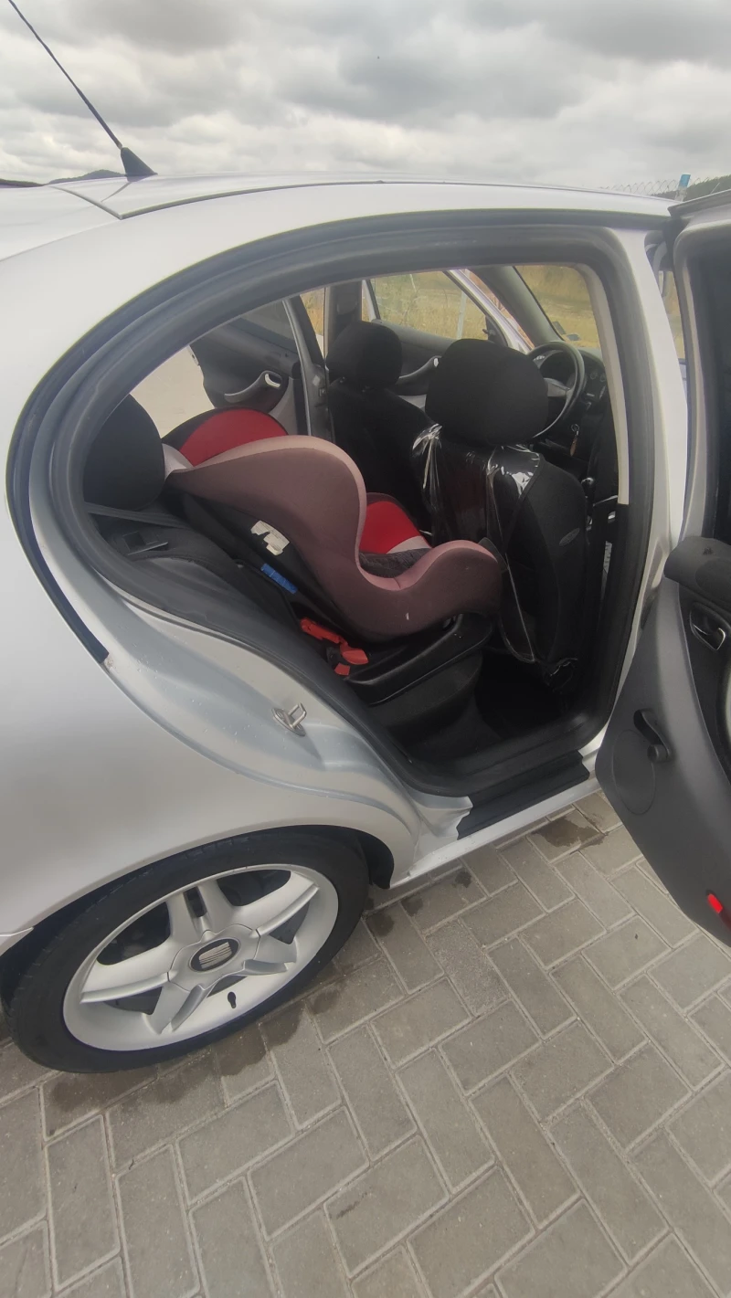 Seat Leon 1.8T, снимка 4 - Автомобили и джипове - 53178676