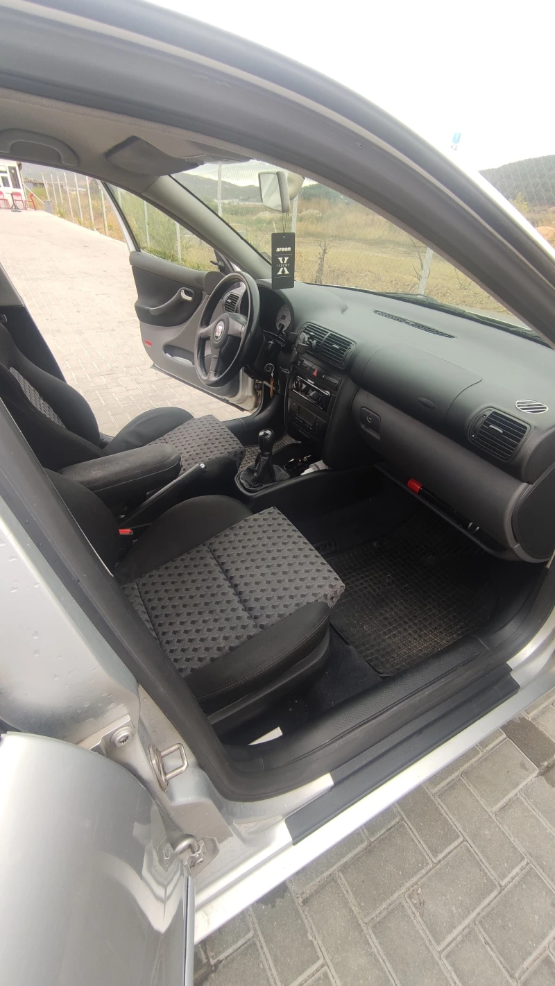 Seat Leon 1.8T, снимка 3 - Автомобили и джипове - 53178676