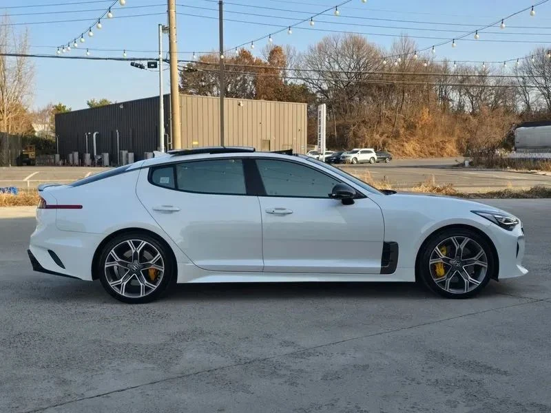 Kia Stinger, снимка 4 - Автомобили и джипове - 56689208