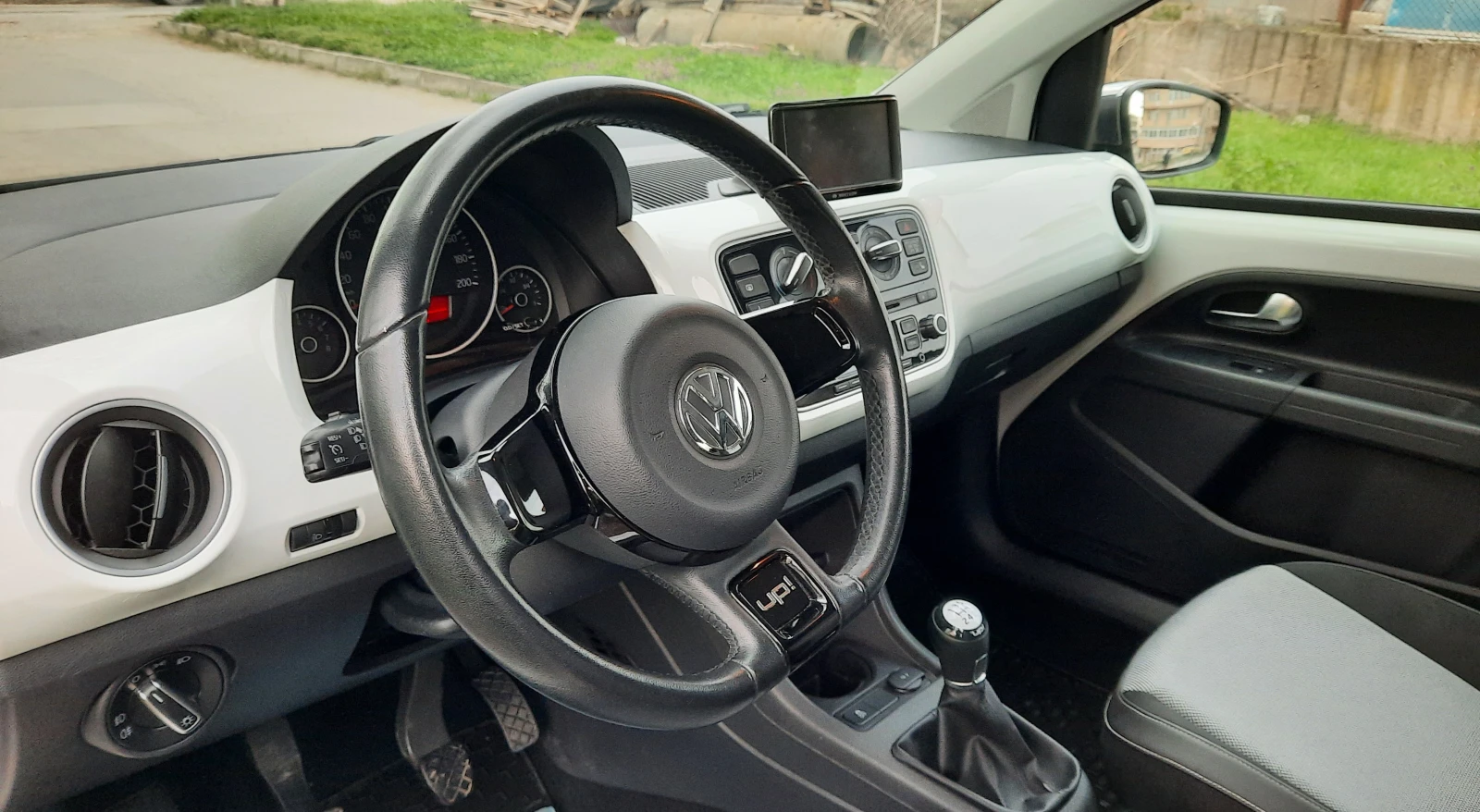 VW Up White Edition - изображение 6