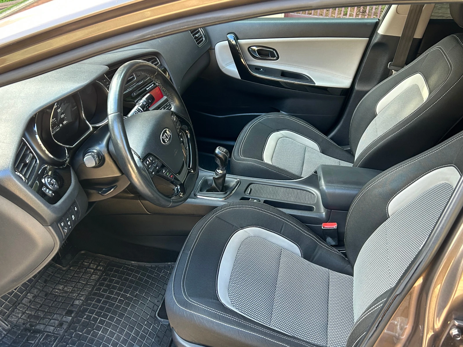 Kia Ceed 1, 6CRDI 128K - изображение 7