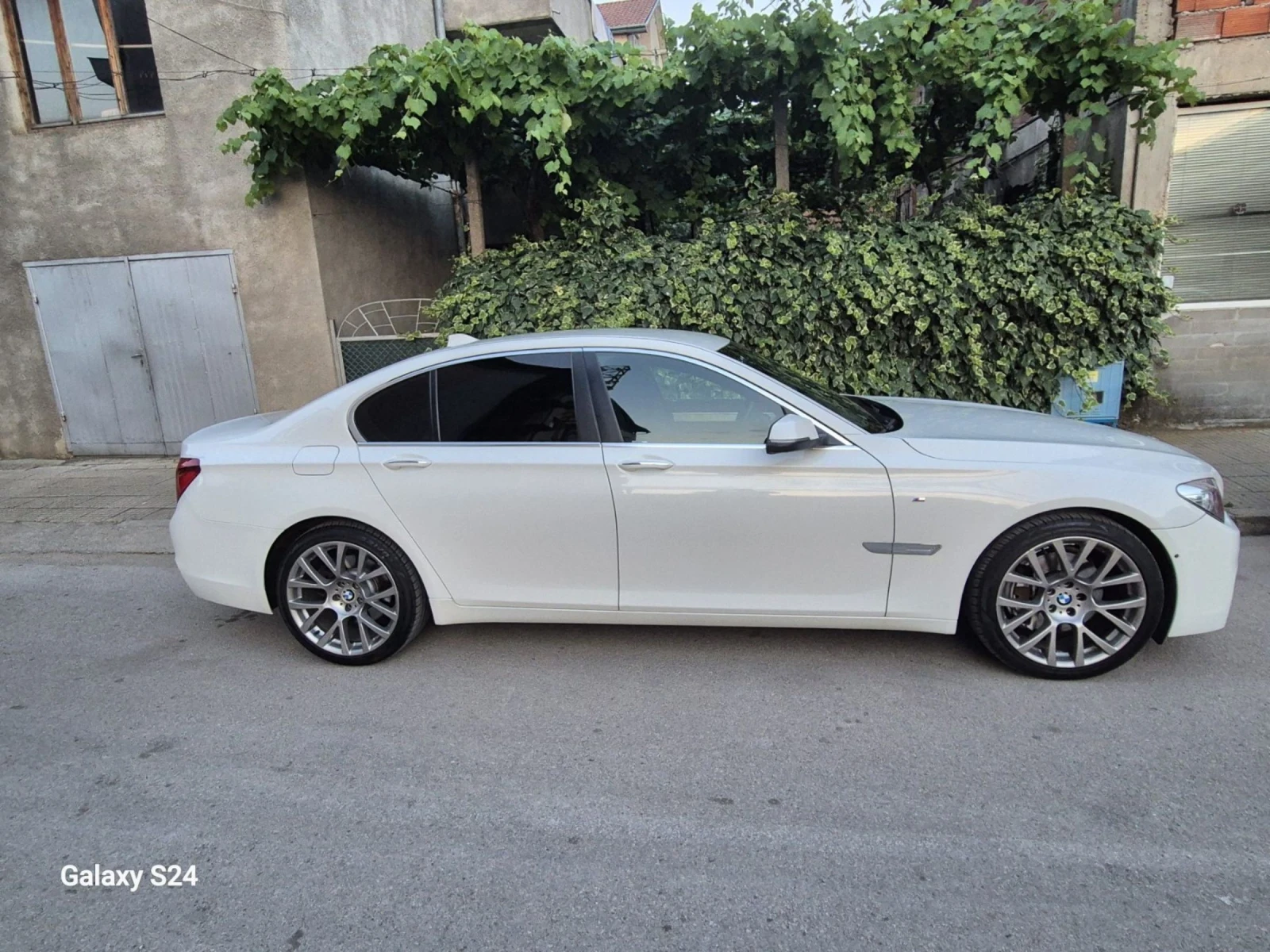 BMW 730  - изображение 2
