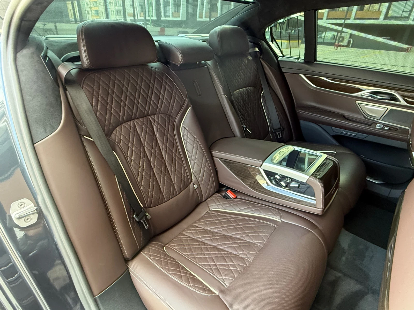 BMW 740, снимка 16 - Автомобили и джипове - 54043016