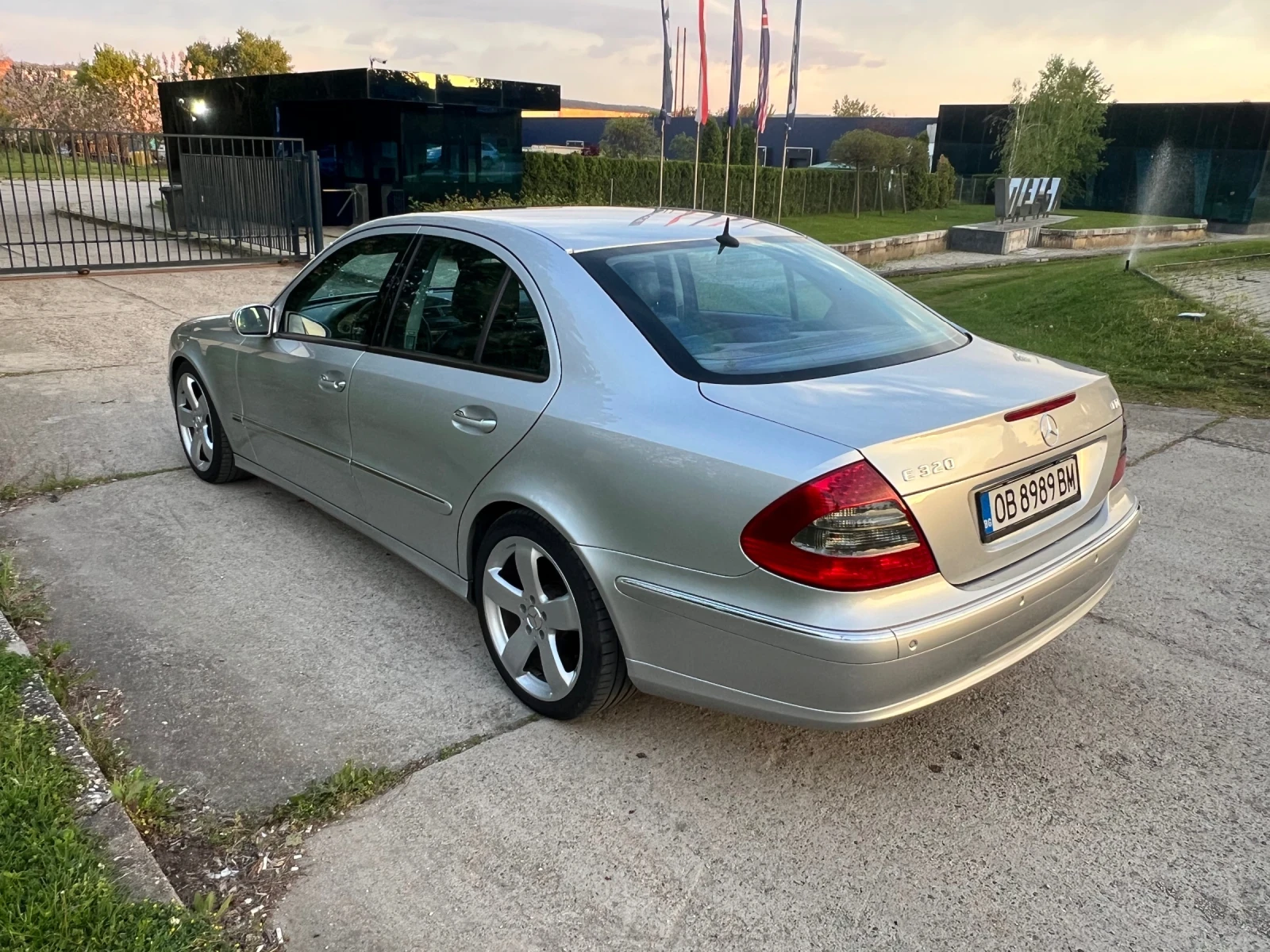 Mercedes-Benz E 320 ИСТИНСКА, снимка 2 - Автомобили и джипове - 54416902