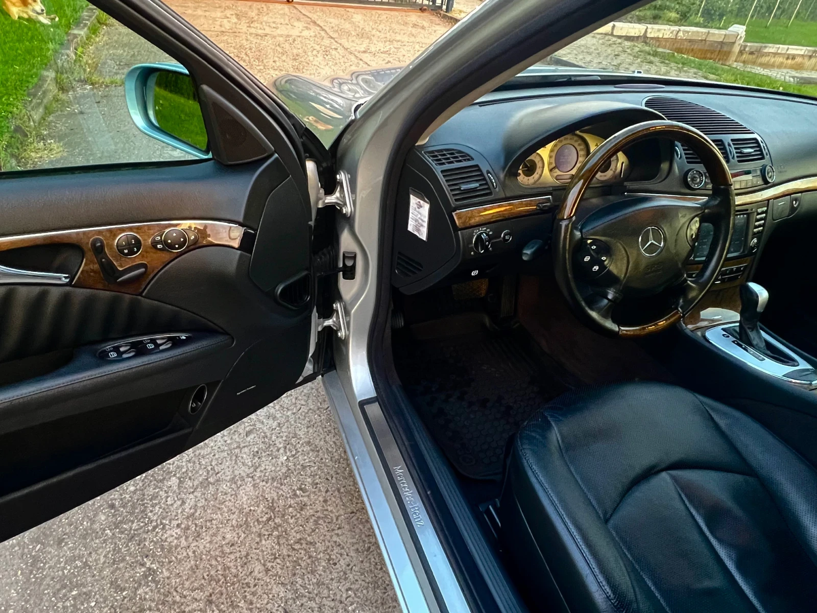 Mercedes-Benz E 320 ИСТИНСКА, снимка 15 - Автомобили и джипове - 54416902
