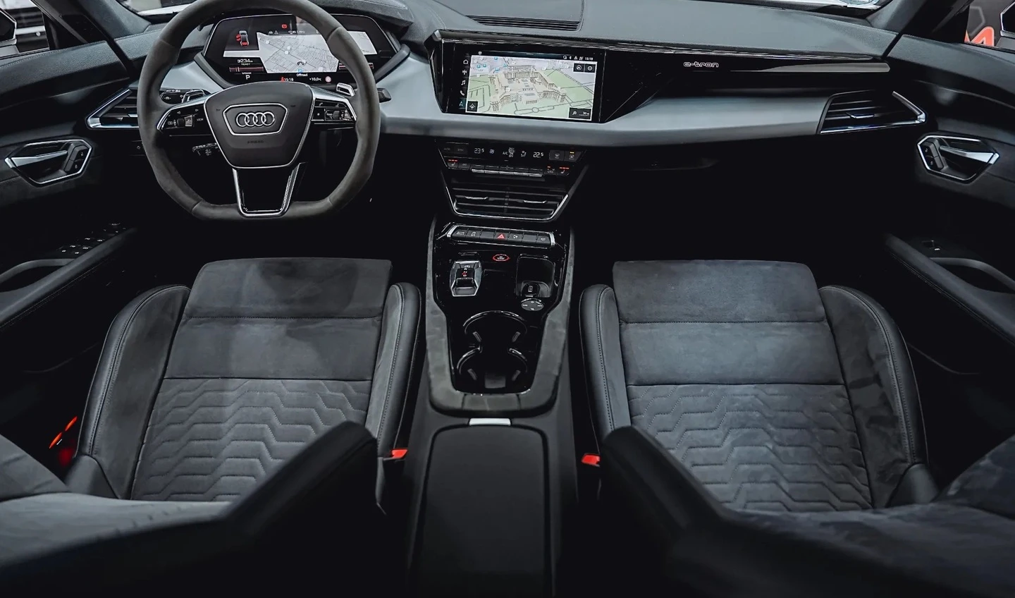 Audi E-Tron GT Quattro, снимка 4 - Автомобили и джипове - 54735751