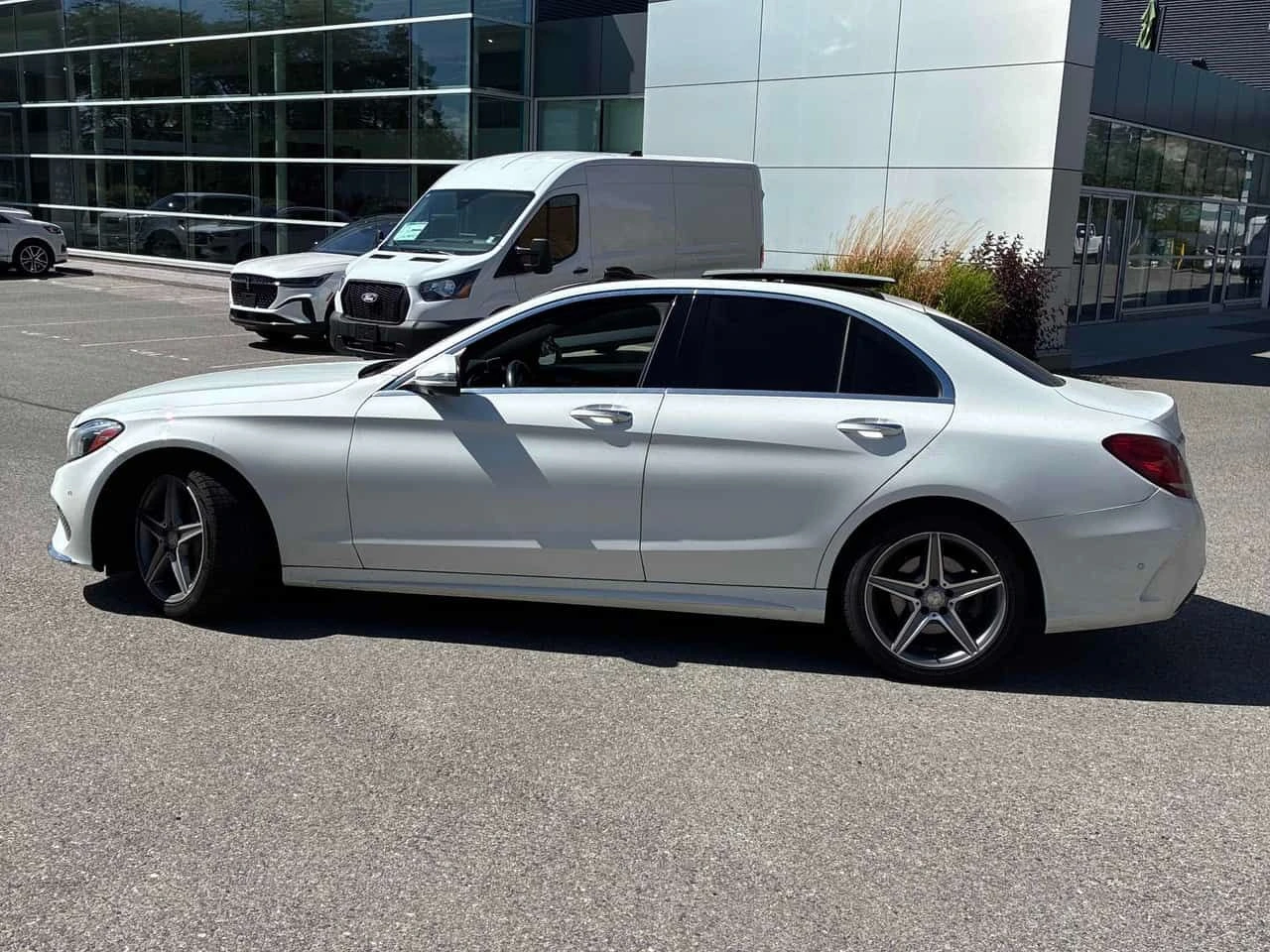 Mercedes-Benz C 300 /360/DISTRONIC/PANO/АВТОКРЕДИТ, снимка 2 - Автомобили и джипове - 54788067