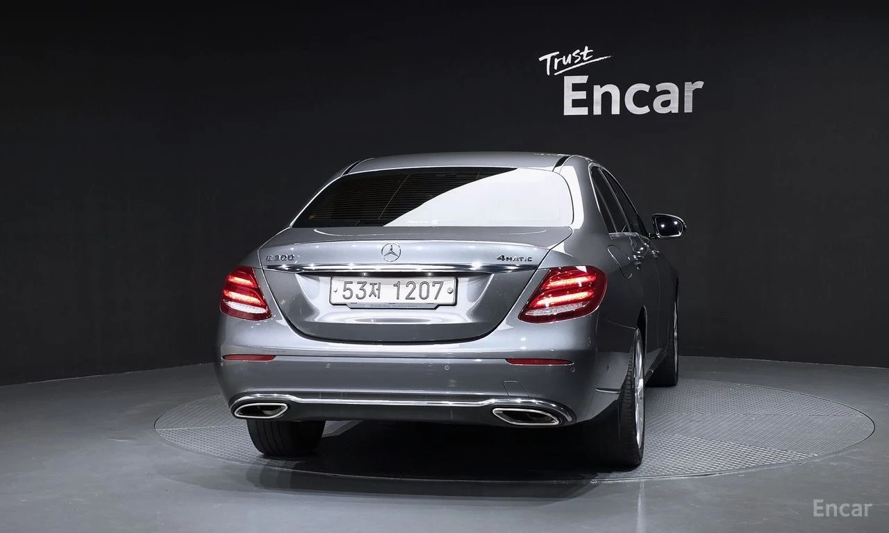 Mercedes-Benz E 300 * ФИКСИРАНА ЦЕНА ДО БЪЛГАРИЯ * АВТОКРЕДИТ, снимка 5 - Автомобили и джипове - 55399117