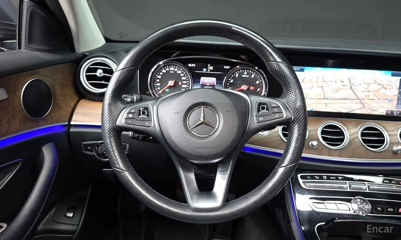 Mercedes-Benz E 300 * ФИКСИРАНА ЦЕНА ДО БЪЛГАРИЯ * АВТОКРЕДИТ, снимка 14 - Автомобили и джипове - 55399117