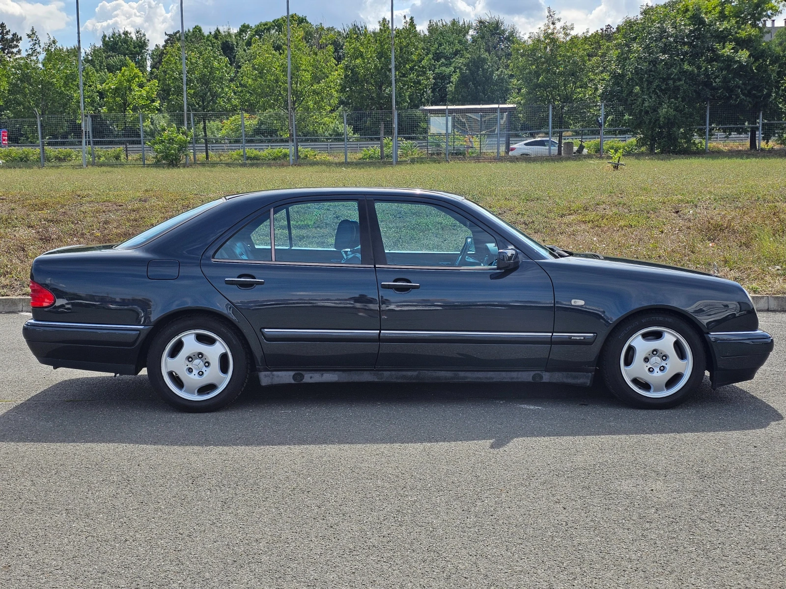 Mercedes-Benz E 200 Kompressor Avantgarde Газ, снимка 2 - Автомобили и джипове - 55418357