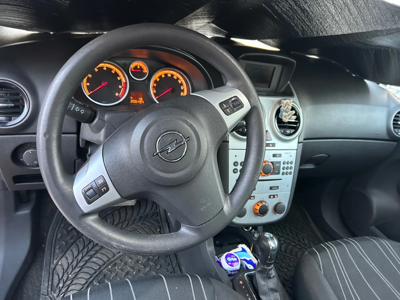Opel Corsa 1, 4 90 к.с Автоматик, снимка 7 - Автомобили и джипове - 55768095