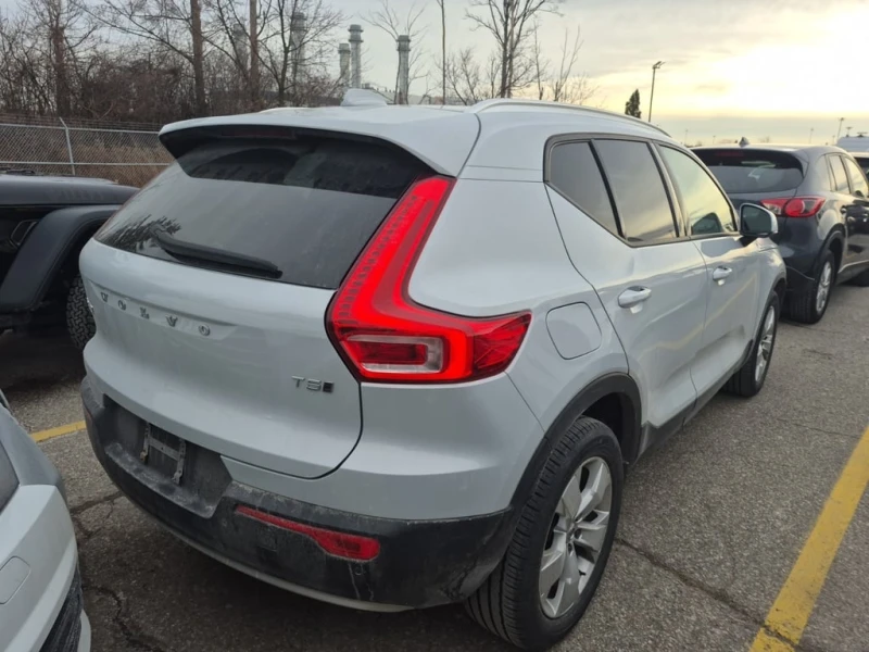 Volvo XC40 * MOMENTUM * CARFAX * БЕЗ ПЪРВОНАЧАЛНА ВНОСКА, снимка 3 - Автомобили и джипове - 52920167